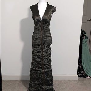 Nicole Miller 100% crushed silk gown